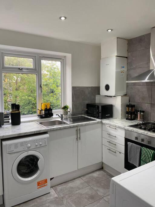 Luxury 2 Bedroom Apartment, Parking, Few Minutes Walk From Wembley Stadium Лондон Екстериор снимка