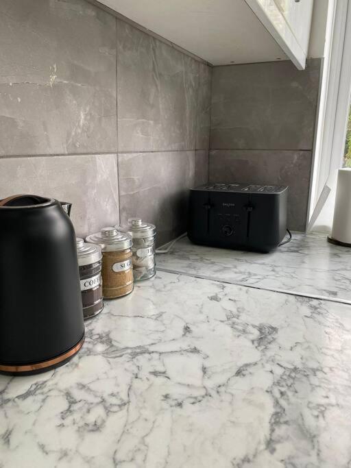 Luxury 2 Bedroom Apartment, Parking, Few Minutes Walk From Wembley Stadium Лондон Екстериор снимка
