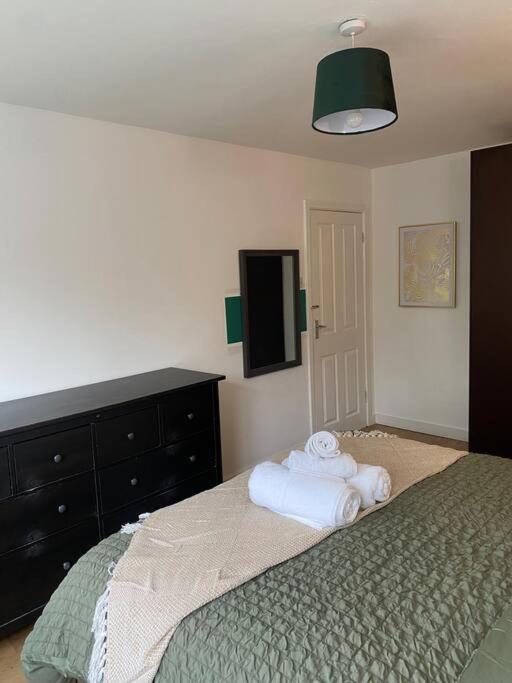 Luxury 2 Bedroom Apartment, Parking, Few Minutes Walk From Wembley Stadium Лондон Екстериор снимка