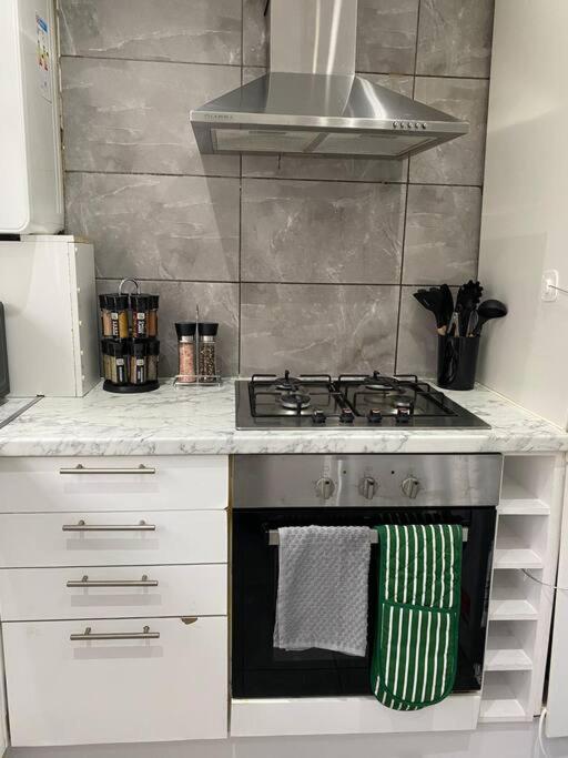 Luxury 2 Bedroom Apartment, Parking, Few Minutes Walk From Wembley Stadium Лондон Екстериор снимка